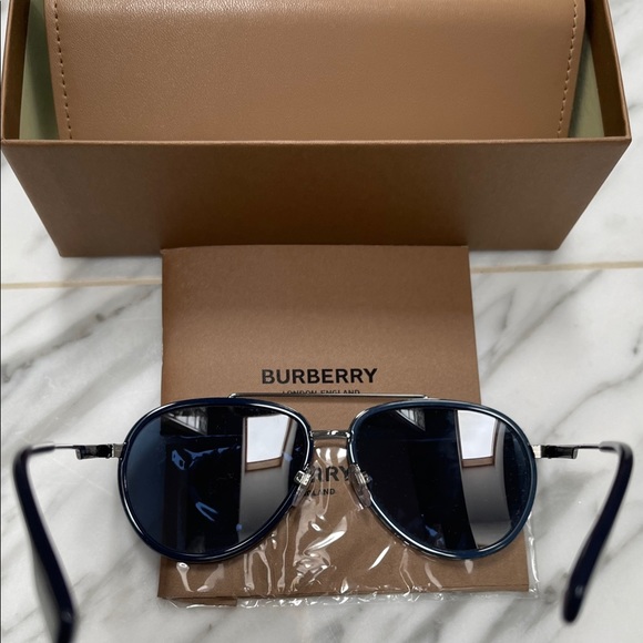 BURBERRY UNISEX GUNMETAL DARK BLUE PILOT AVIATOR LOGO SUNGLASSES - Picture 9 of 14